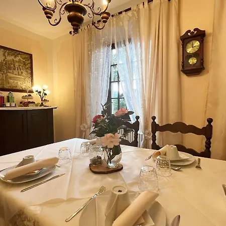 Azalea Bed & Breakfast *